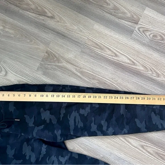 Lululemon Scuba Heritage black/gray Camo Sweatpants/Joggers - Picture 12 of 12